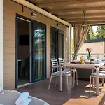 Amazing Stacaravan In Vabriga With Wifi Kamp