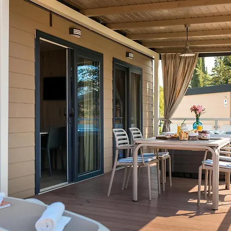 2 Bedroom Stunning Stacaravan In Vabriga 营地
