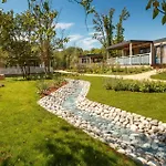 Amazing Stacaravan In Vabriga With Wifi Kemp Poreč