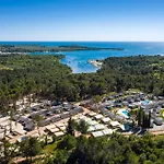 Campsite Cozy Stacaravan In Vabriga With Swimming Pool Porec