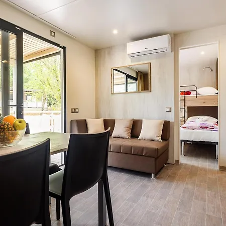 2 Bedroom Stunning Stacaravan In Vabriga Κάμπινγκ