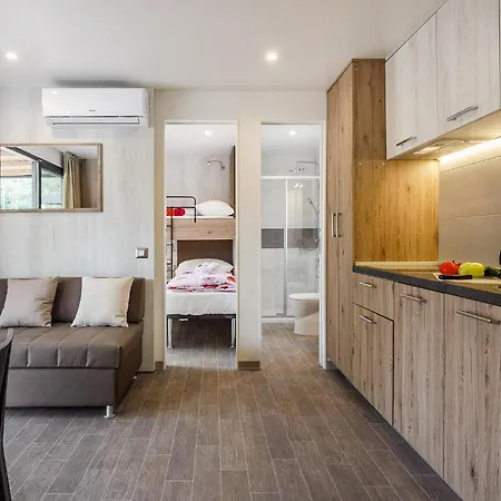 Κάμπινγκ 2 Bedroom Stunning Stacaravan In Vabriga