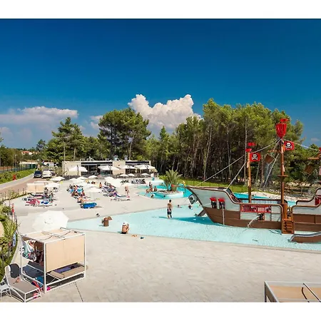 2 Bedroom Stunning Stacaravan In Vabriga Κάμπινγκ Πόρετς