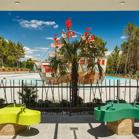 Κάμπινγκ 2 Bedroom Stunning Stacaravan In Vabriga Πόρετς