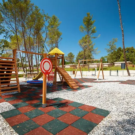 2 Bedroom Stunning Stacaravan In Vabriga Κάμπινγκ