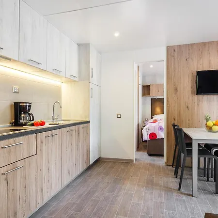 2 Bedroom Stunning Stacaravan In Vabriga 5* Πόρετς