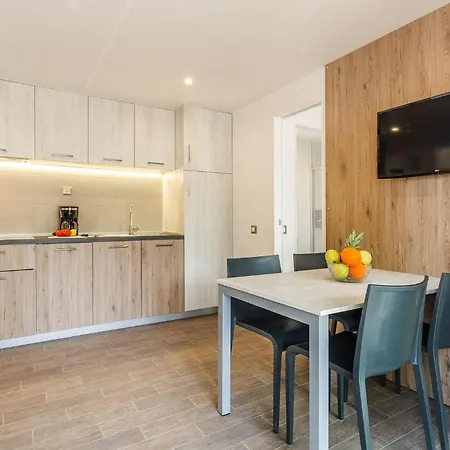 2 Bedroom Stunning Stacaravan In Vabriga Κάμπινγκ Πόρετς