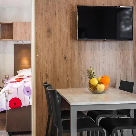 2 Bedroom Stunning Stacaravan In Vabriga 5*